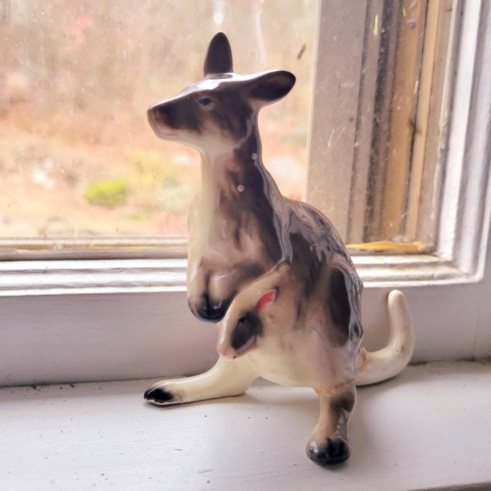 Vintage Kangaroo Mother Child Baby Ceramic Sculpture Figurine